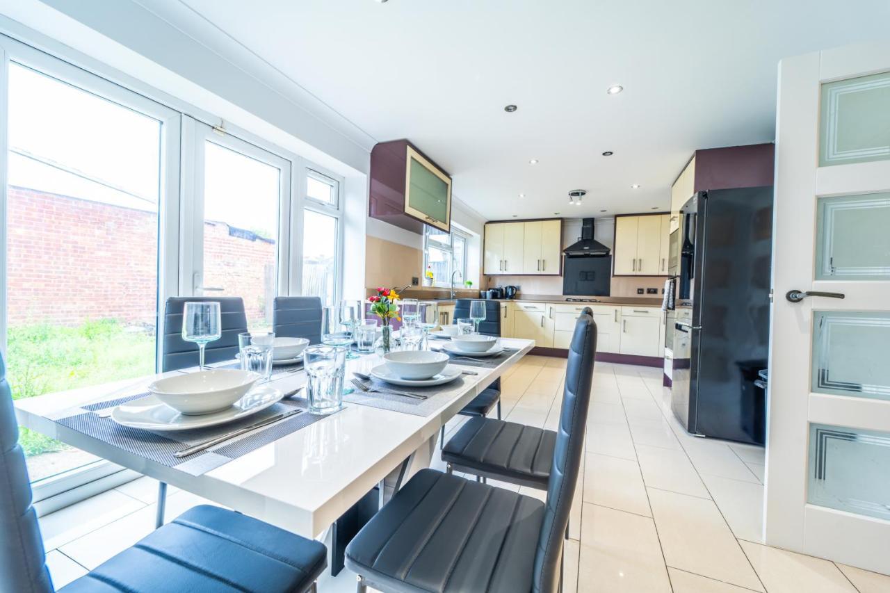 Modern Spacious 4 Bed Hayes Home With Free Parking エクステリア 写真