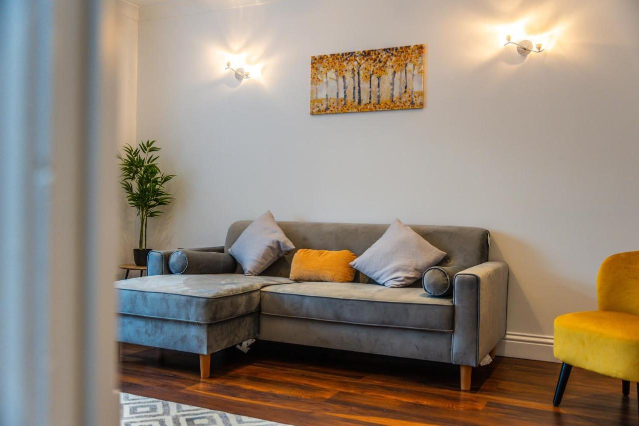 Modern Spacious 4 Bed Hayes Home With Free Parking エクステリア 写真