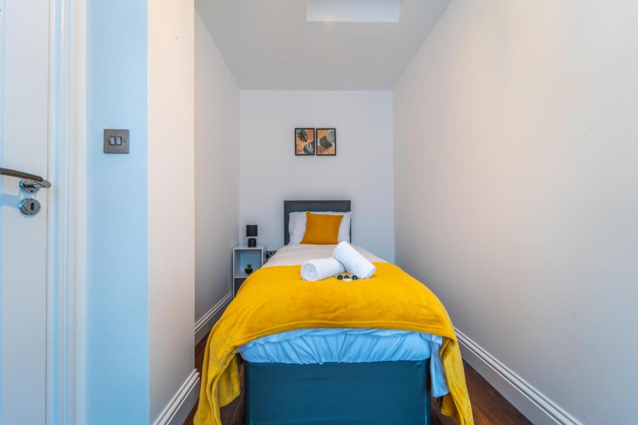 Modern Spacious 4 Bed Hayes Home With Free Parking エクステリア 写真