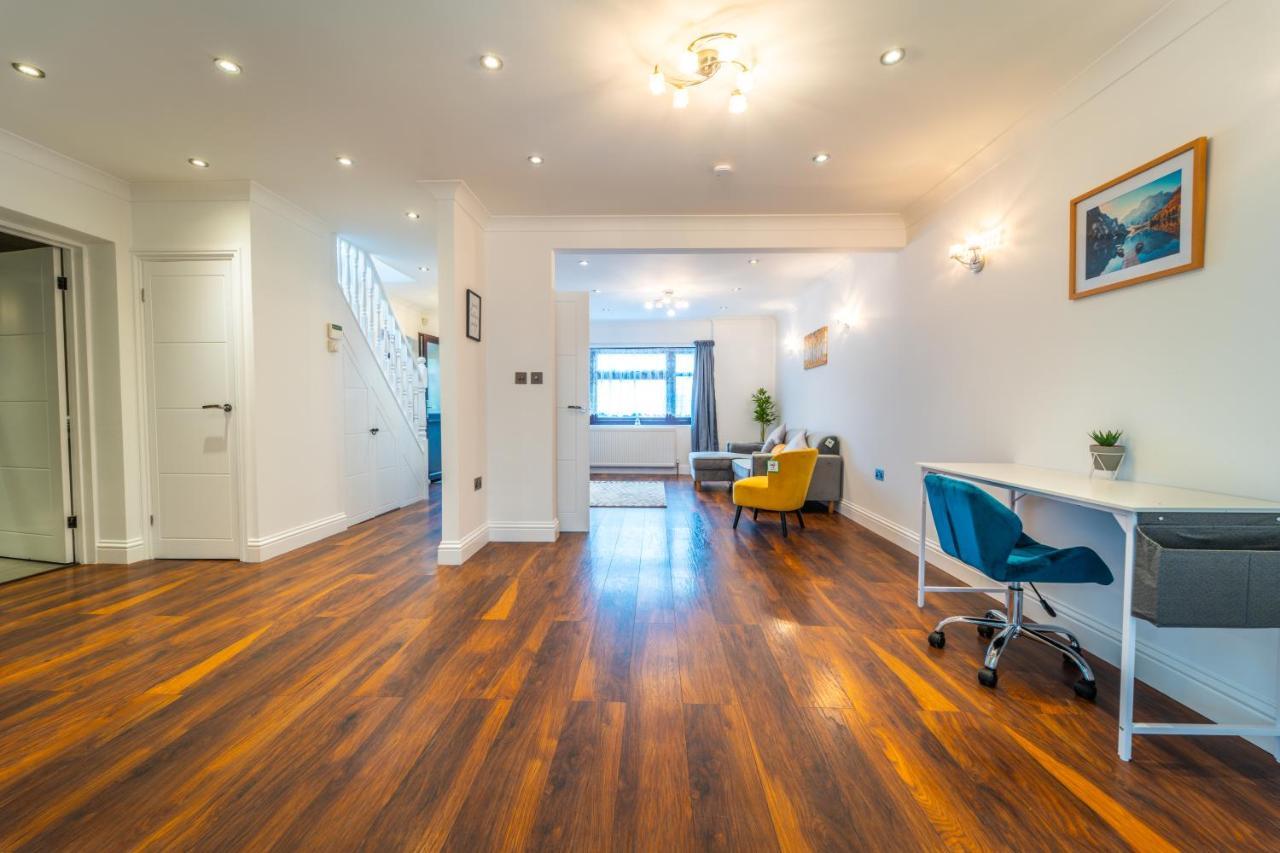Modern Spacious 4 Bed Hayes Home With Free Parking エクステリア 写真