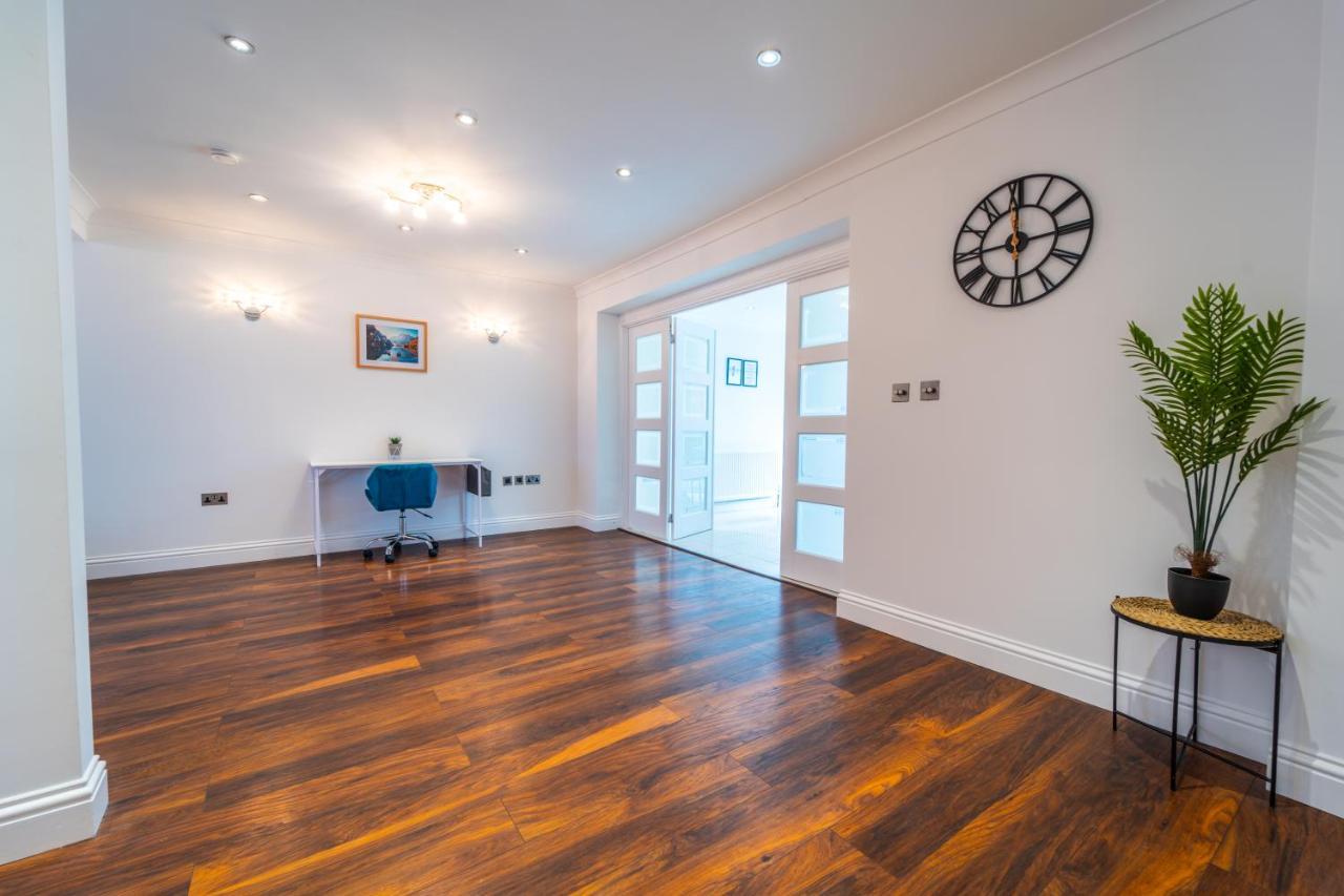 Modern Spacious 4 Bed Hayes Home With Free Parking エクステリア 写真