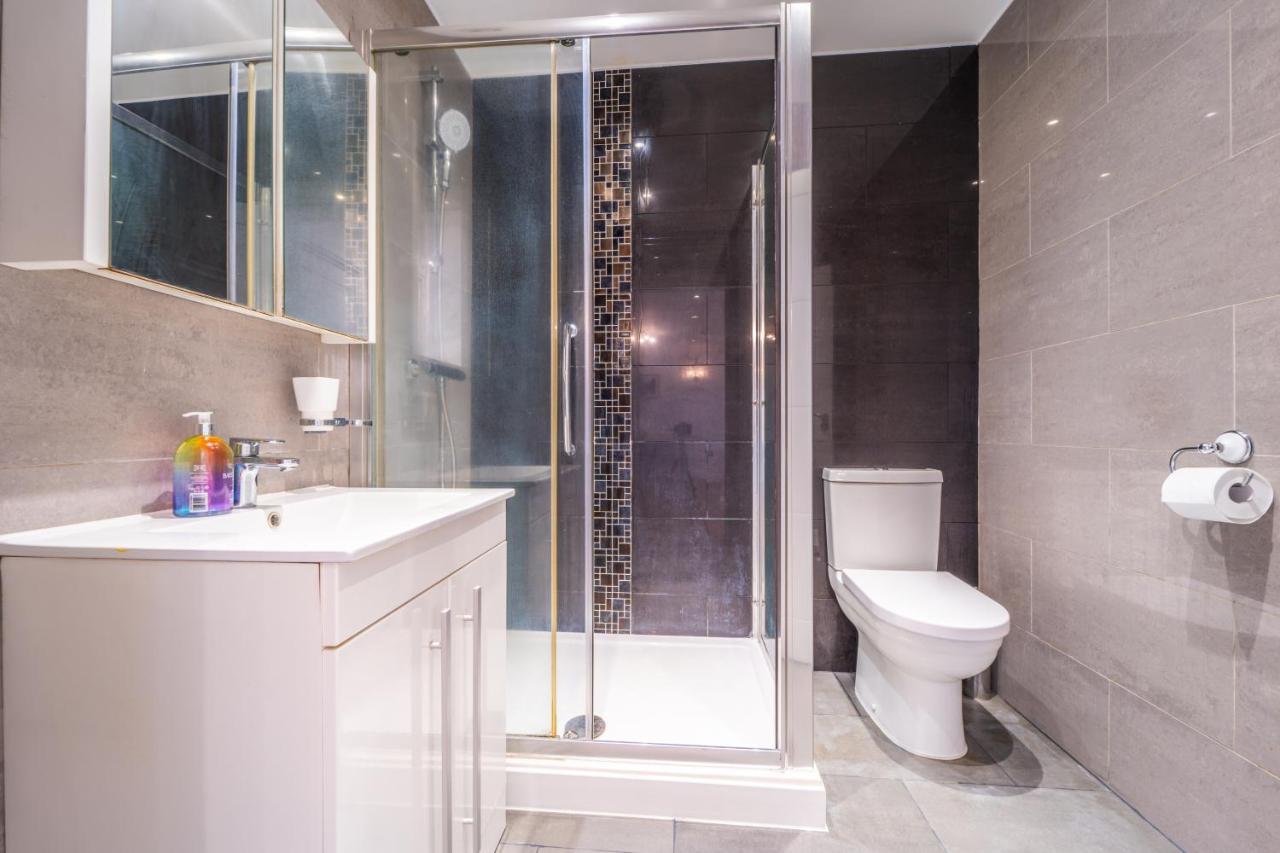 Modern Spacious 4 Bed Hayes Home With Free Parking エクステリア 写真