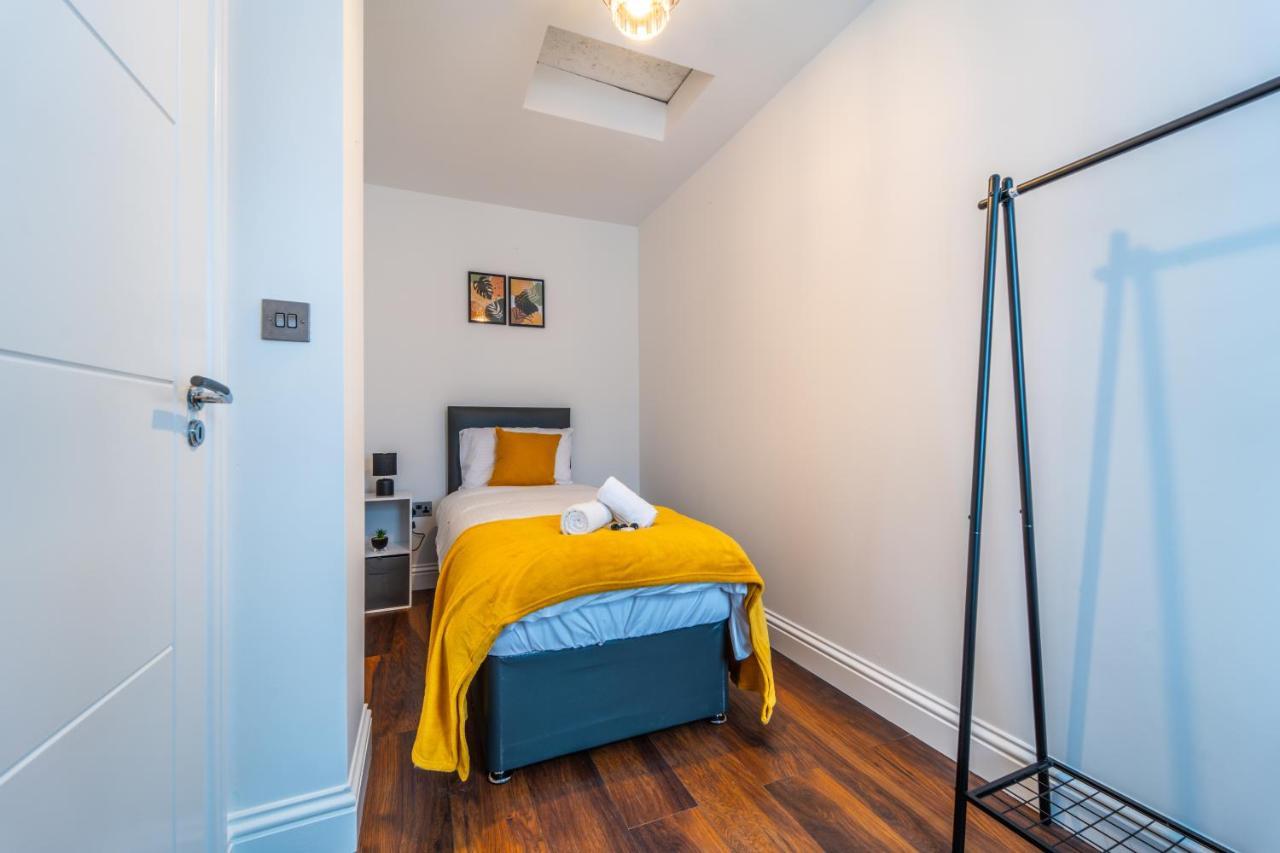 Modern Spacious 4 Bed Hayes Home With Free Parking エクステリア 写真